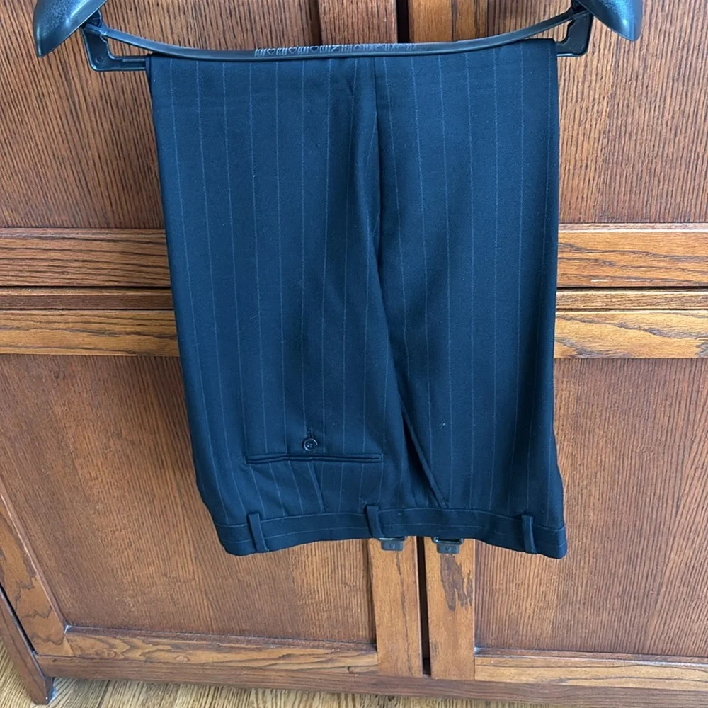 Men’s suit jacket and pants - Picture 3 of 6